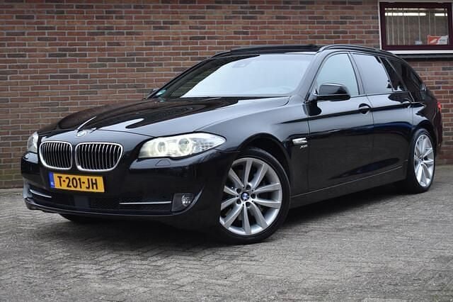 Zwart Occasion 2011 BMW 530 Stationwagen | € 10.449 (Super prijs) - Afbeelding 1/4