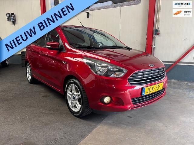 Rood Gebruikt 2017 Ford Ka Plus Trend Hatchback | € 7.450 (Goede deal) - Afbeelding 1/4