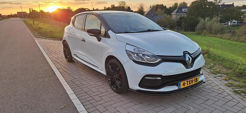 Wit (parellak) Gebruikt 2014 Renault Clio R.S. R.S. Hatchback | € 11.250 - Afbeelding 1/4
