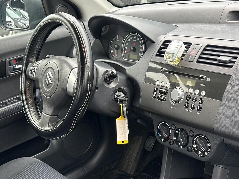 Grijs Gebruikt 2009 Suzuki Swift Hatchback | € 2.999 (Eerlijke prijs) - Afbeelding 1/3