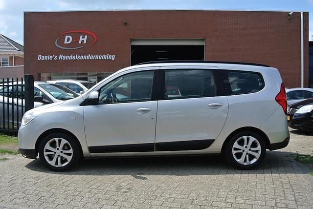 Grijs Gebruikt 2012 Dacia Lodgy Prestige MPV | € 2.799 - Afbeelding 1/4
