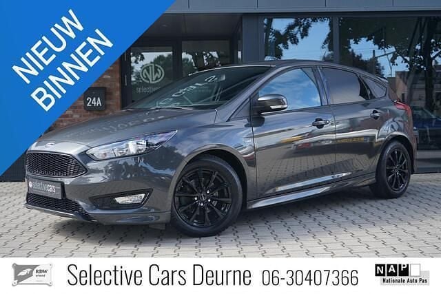 Grijs Gebruikt 2018 Ford Focus ST-Line Hatchback | € 12.950 (Super prijs) - Afbeelding 1/4