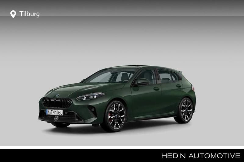 Groen Nieuw 2025 BMW 120 M Sport Hatchback | € 55.880 (Duur) - Afbeelding 1/2