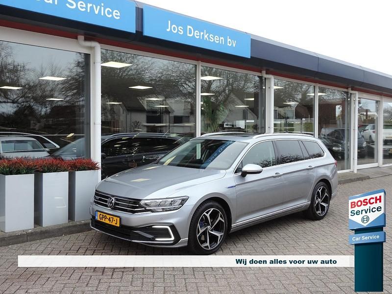 Zilver Occasion 2023 VW Passat Business Stationwagen | € 35.980 (Eerlijke prijs) - Afbeelding 1/4