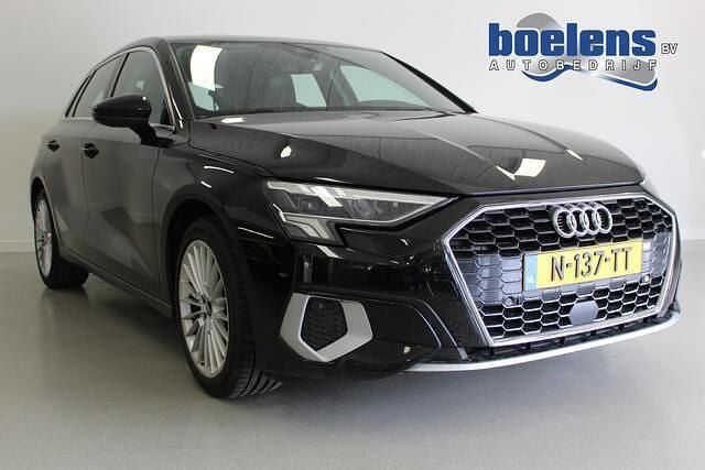 Zwart, metallic lak Gebruikt 2022 Audi A3 Sportback Advanced Hatchback | € 15.984 (Super prijs) - Afbeelding 1/4
