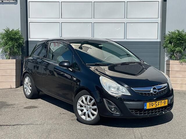 Zwart Gebruikt 2011 Opel Corsa Cosmo Hatchback | € 1.495 (Duur) - Afbeelding 1/4