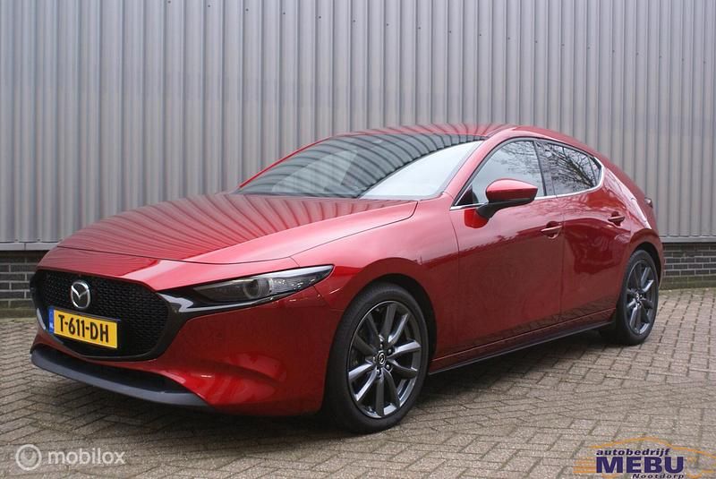 Rood Occasion 2023 Mazda 3 Luxury Hatchback | € 18.950 (Goede deal) - Afbeelding 1/4