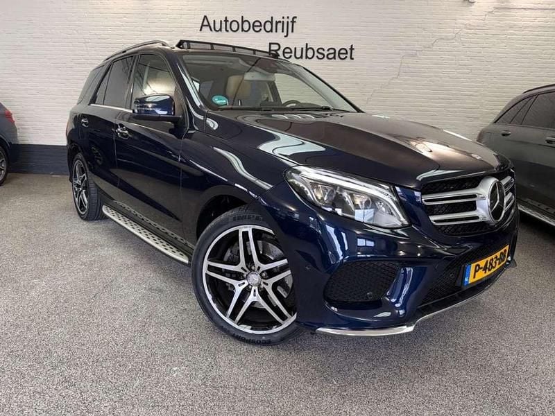 Blauw (metallic) Gebruikt 2016 Mercedes GLE500 Sport Edition SUV | € 32.995 - Afbeelding 1/4