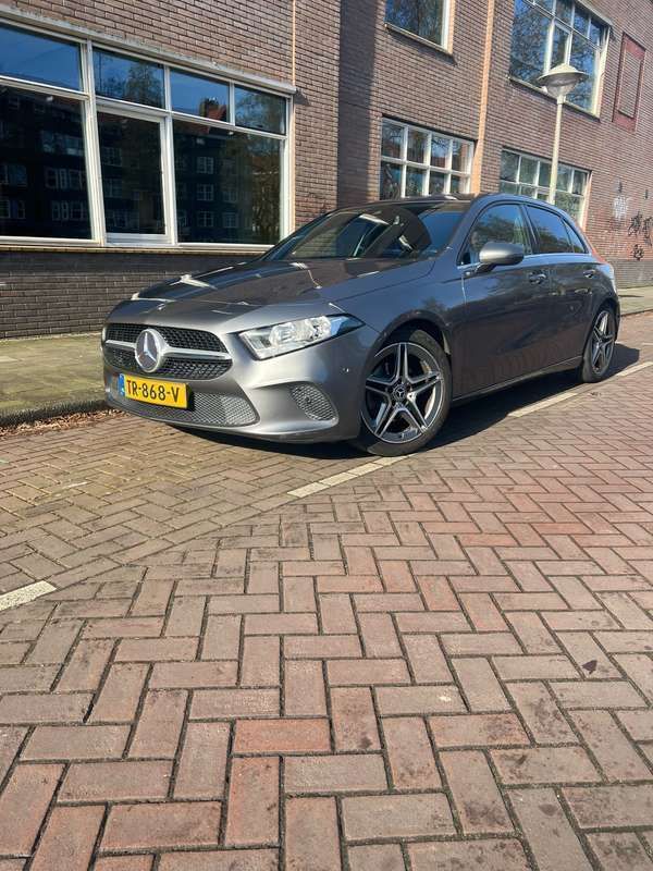 Grijs Gebruikt 2018 Mercedes A200 Business Stationwagen | € 18.000 (Goede deal) - Afbeelding 1/4