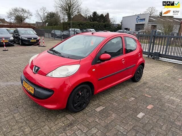 Rood Occasion 2008 Peugeot 107 Hatchback | € 1.200 (Goede deal) - Afbeelding 1/4