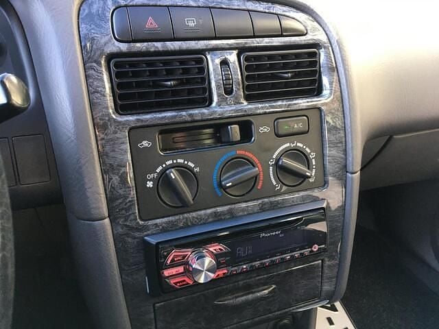 Occasion Toyota Avensis Luna 110 PK (80 kW) 1999 Zwart Stationwagen