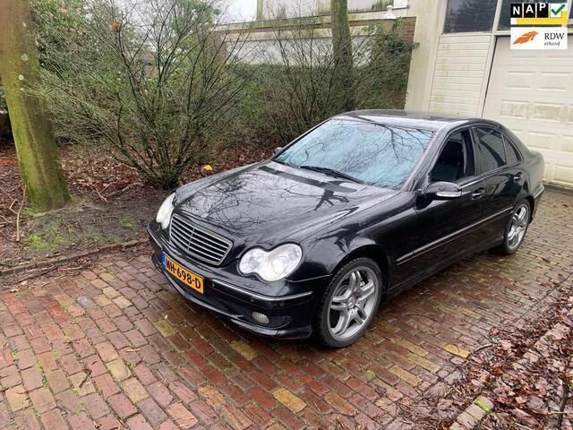 Zwart, metallic lak Gebruikt 2003 Mercedes C32 AMG AMG Sedan | € 15.495 - Afbeelding 1/4