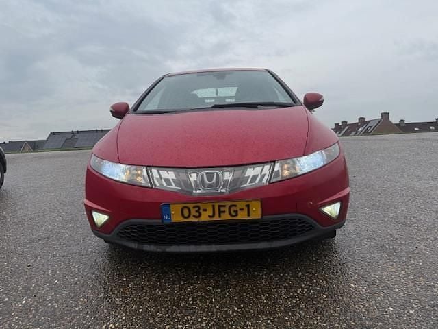 Rood Occasion 2009 Honda Civic Comfort Hatchback | € 3.999 (Goede deal) - Afbeelding 1/4