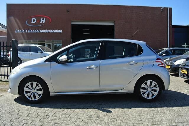 Grijs Gebruikt 2013 Peugeot 208 Active Hatchback | € 3.899 (Goede deal) - Afbeelding 1/4