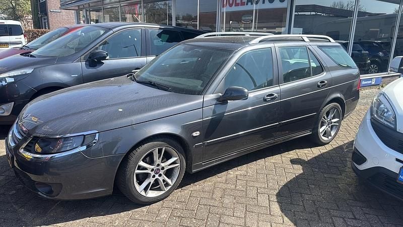 Grijs (metallic) Gebruikt 2009 Saab 9-5 Griffin Stationwagen | € 3.000 - Afbeelding 1/4