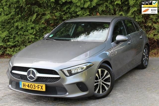 Grijs Gebruikt 2020 Mercedes A180 Business Hatchback | € 20.450 (Super prijs) - Afbeelding 1/4