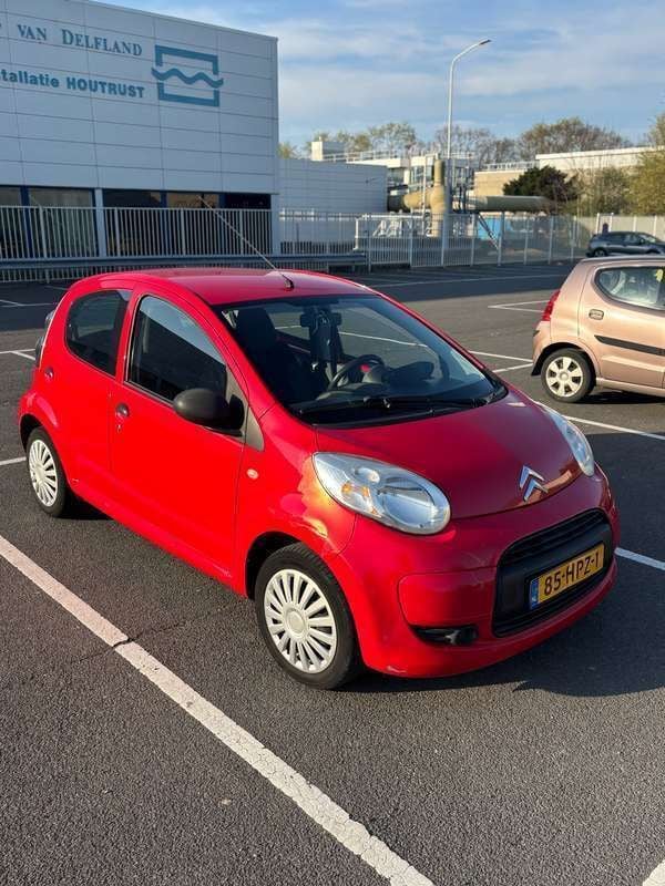 Rood Gebruikt 2009 Citroën C1 Hatchback | € 1.500 (Goede deal) - Afbeelding 1/4