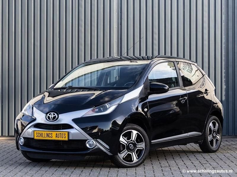 Zwart Gebruikt 2015 Toyota Aygo Hatchback | € 8.950 (Eerlijke prijs) - Afbeelding 1/4