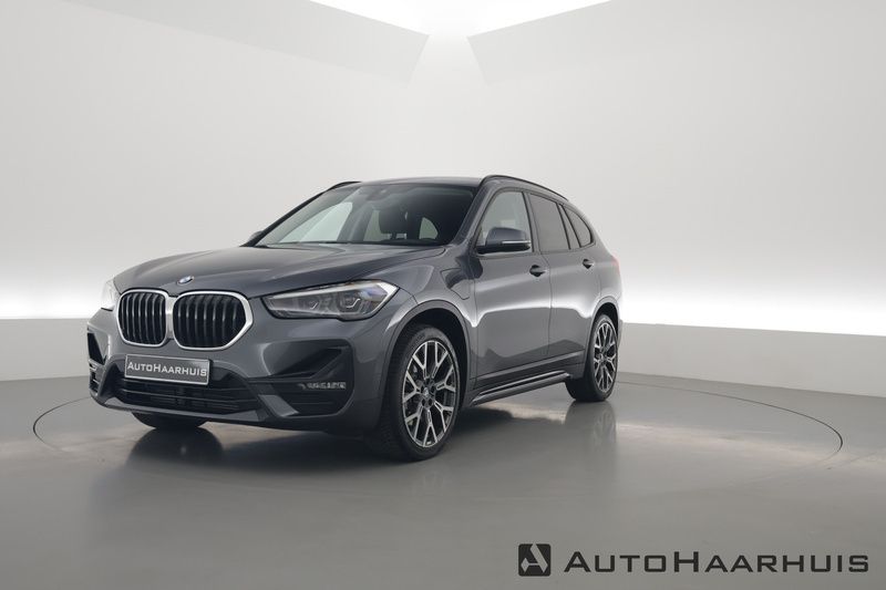Grijs Gebruikt 2021 BMW X1 Sport Line SUV | € 31.750 (Eerlijke prijs) - Afbeelding 1/3