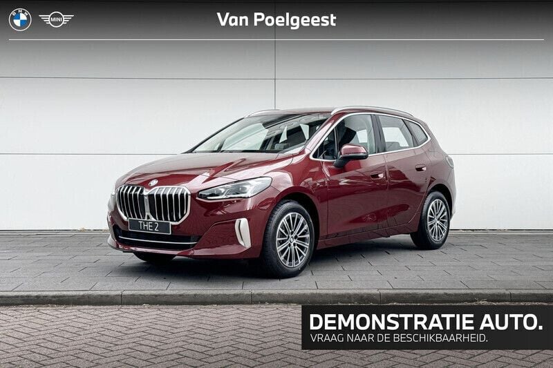 Piemont rot Gebruikt 2024 BMW 218 Luxury Line Stationwagen | € 42.900 - Afbeelding 1/4