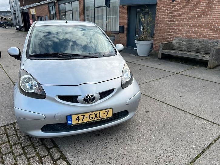 Grijs Gebruikt 2008 Toyota Aygo Hatchback | € 2.250 (Eerlijke prijs) - Afbeelding 1/4