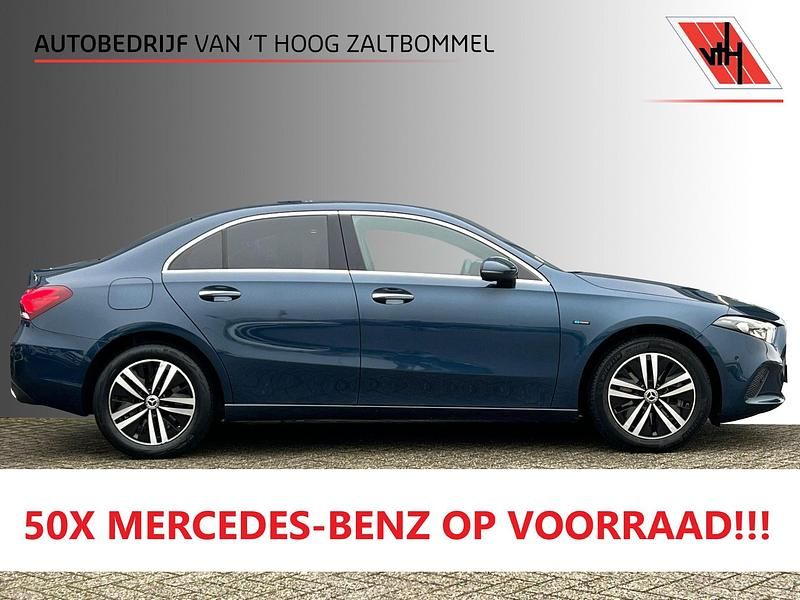 Blauw Occasion 2020 Mercedes A250 Premium Sedan | € 25.900 (Eerlijke prijs) - Afbeelding 1/4