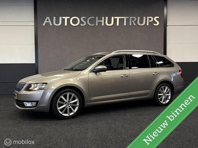 Beige (metallic) Occasion 2014 Skoda Octavia Business Line Stationwagen | € 6.949 (Eerlijke prijs) - Afbeelding 1/4