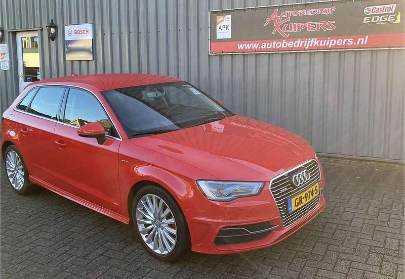 Rood Occasion 2015 Audi A3 Sportback e-tron Ambition Hatchback | € 12.750 (Eerlijke prijs) - Afbeelding 1/4