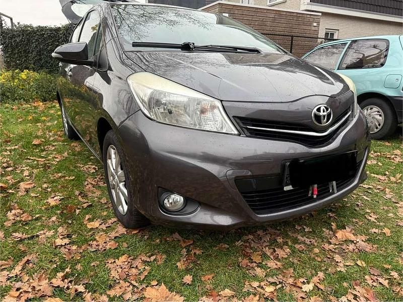 Grijs Gebruikt 2014 Toyota Yaris Hatchback | € 5.750 (Super prijs) - Afbeelding 1/4
