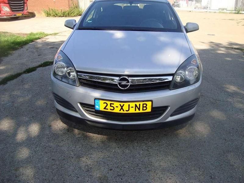Grijs Gebruikt 2007 Opel Astra Hatchback | € 1.750 (Goede deal) - Afbeelding 1/4
