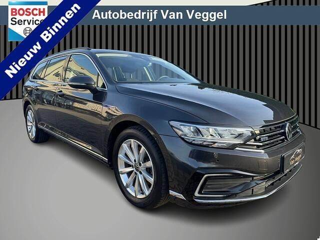 Grijs (metallic) Occasion 2022 VW Passat Business Stationwagen | € 24.150 (Goede deal) - Afbeelding 1/4