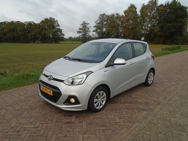 Grijs Gebruikt 2016 Hyundai i10 Comfort Hatchback | € 7.250 (Eerlijke prijs) - Afbeelding 1/4