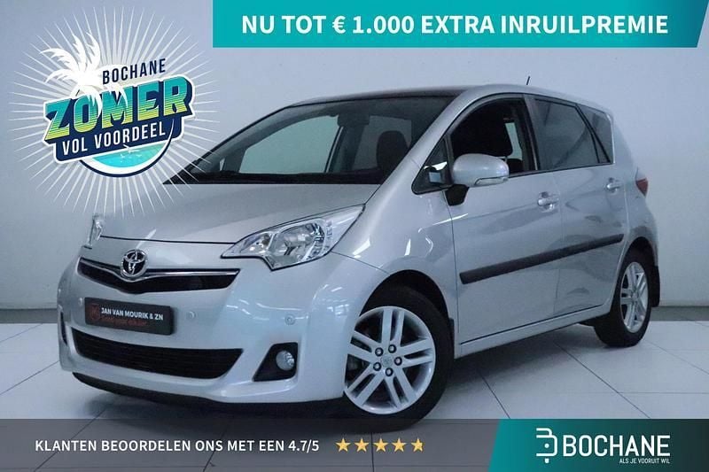 Grijs Gebruikt 2011 Toyota Verso-S MPV | € 11.735 (Eerlijke prijs) - Afbeelding 1/4