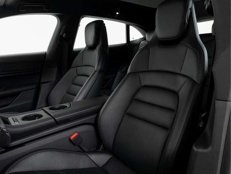 Occasion Porsche Taycan Cross Turismo 350 kW (477 PK) 2023 Zilver Stationwagen