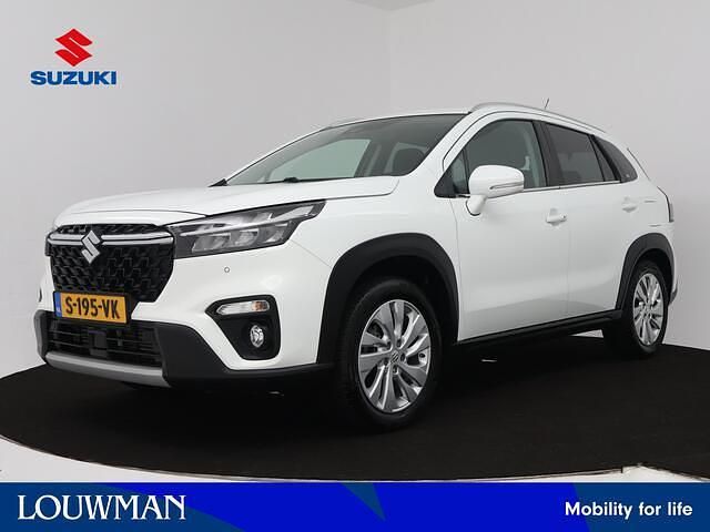 Wit metallic Gebruikt 2022 Suzuki SX4 S-Cross SUV | € 26.445 (Eerlijke prijs) - Afbeelding 1/3