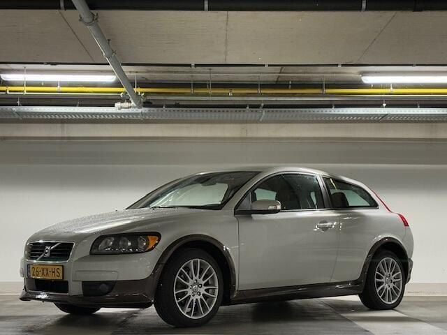 Wit Gebruikt 2007 Volvo C30 Momentum Hatchback | € 4.500 (Eerlijke prijs) - Afbeelding 1/4