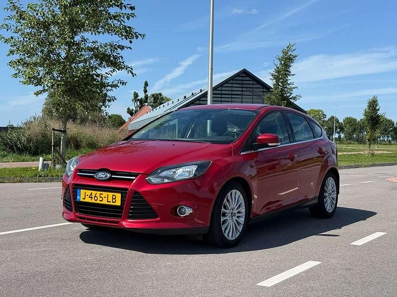 Rood Gebruikt 2011 Ford Focus Hatchback | € 5.245 (Goede deal) - Afbeelding 1/4