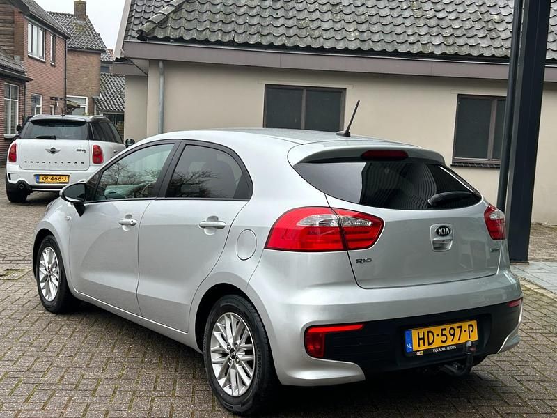 Occasion Kia Rio 84 PK (61 kW) 2015 Grijs (metallic) Hatchback