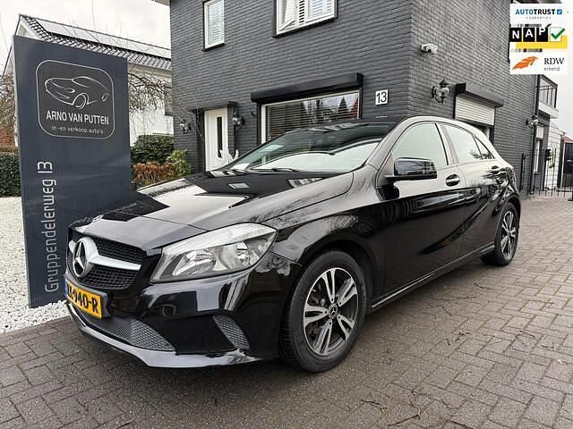 Zwart (metallic) Occasion 2017 Mercedes A160 Hatchback | € 12.900 (Eerlijke prijs) - Afbeelding 1/4