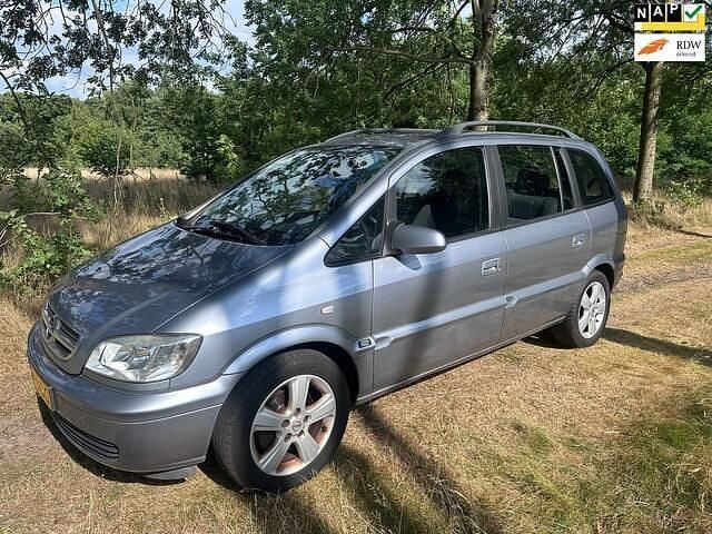 Grijs Gebruikt 2004 Opel Zafira MPV | € 1.650 (Eerlijke prijs) - Afbeelding 1/4