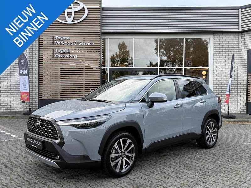 Grijs Gebruikt 2025 Toyota Corolla Cross Style SUV | € 37.400 (Goede deal) - Afbeelding 1/4