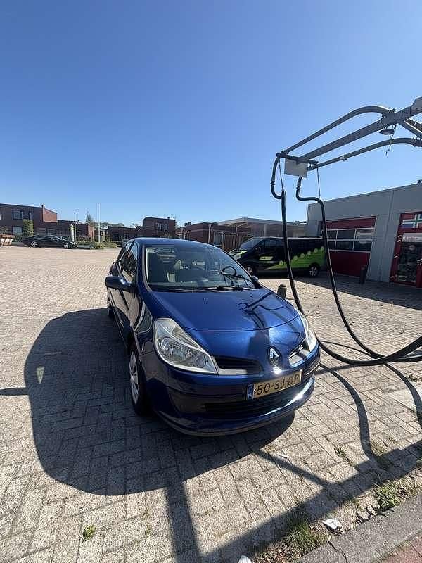 Blauw Gebruikt 2006 Renault Clio II Expression Hatchback | € 2.000 (Iets duurder) - Afbeelding 1/4