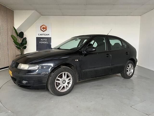 Zwart Occasion 2004 Seat Leon Stella Hatchback | € 1.450 (Goede deal) - Afbeelding 1/4