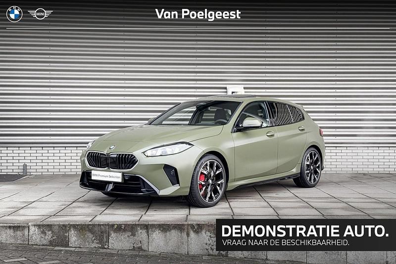 Bmw individual frozen urban green Gebruikt 2025 BMW 120 M Sport Hatchback | € 59.828 - Afbeelding 1/4