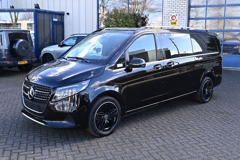 Zwart Gebruikt 2024 Mercedes V300 Avantgarde MPV | € 112.950 - Afbeelding 1/4
