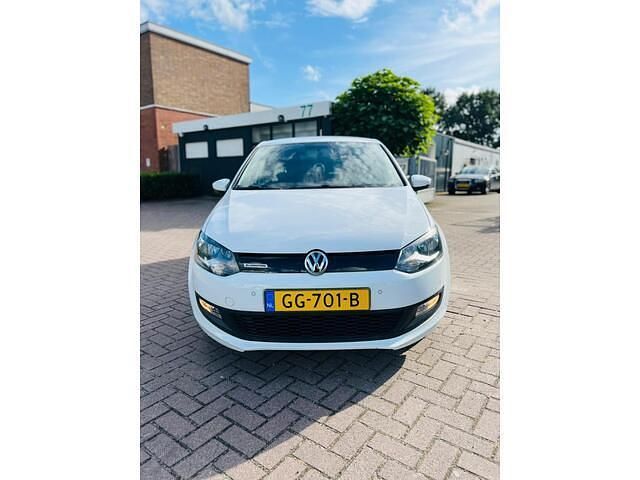 Wit Gebruikt 2015 VW Polo Edition Hatchback | € 7.999 (Eerlijke prijs) - Afbeelding 1/4