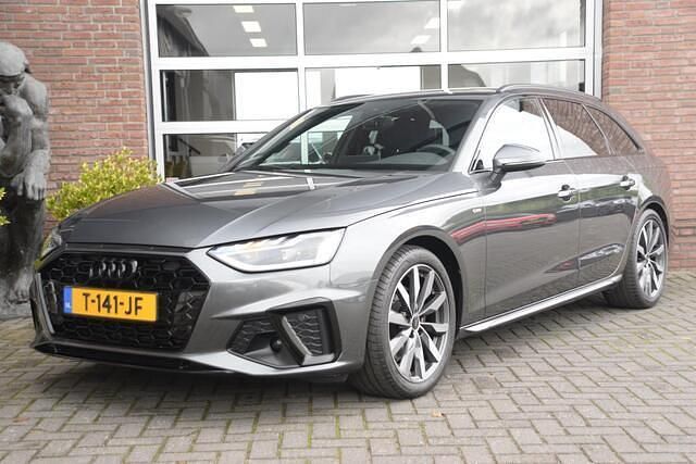 Grijs Gebruikt 2023 Audi A4 Competition Stationwagen | € 36.950 (Eerlijke prijs) - Afbeelding 1/4