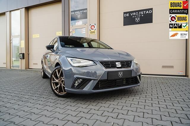 Grijs Gebruikt 2024 Seat Ibiza FR Hatchback | € 19.990 (Eerlijke prijs) - Afbeelding 1/4