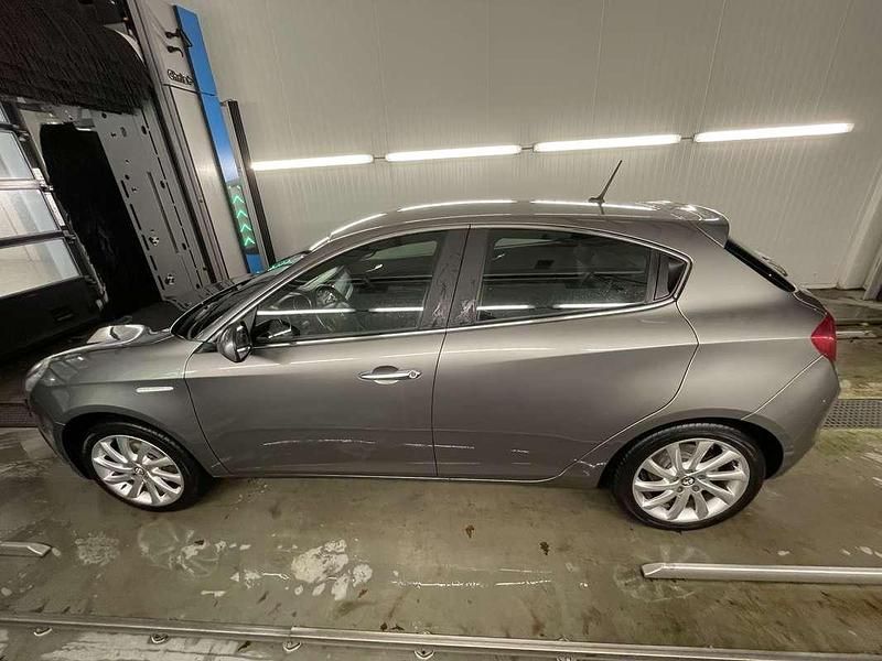 Occasion Alfa Romeo Giulietta Distinctive 170 PK (125 kW) 2012 Grijs Hatchback