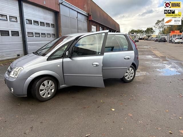 Grijs Gebruikt 2004 Opel Meriva Cosmo MPV | € 2.450 (Eerlijke prijs) - Afbeelding 1/4